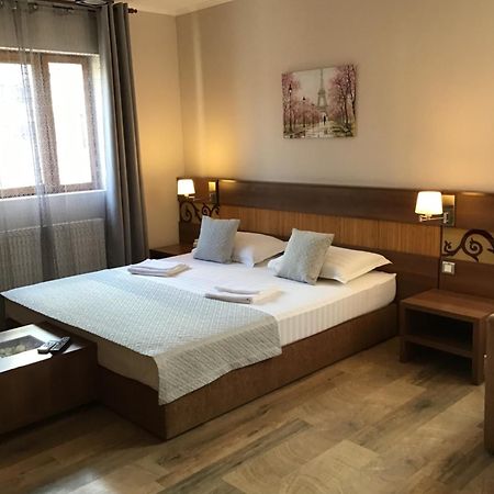 Rora Rose Hotel Bukarest Kültér fotó