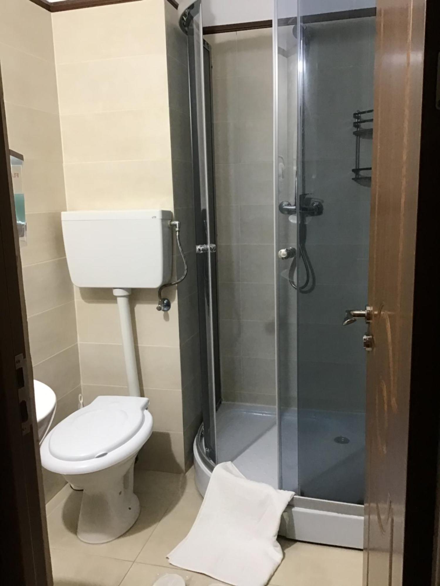 Rora Rose Hotel Bukarest Kültér fotó